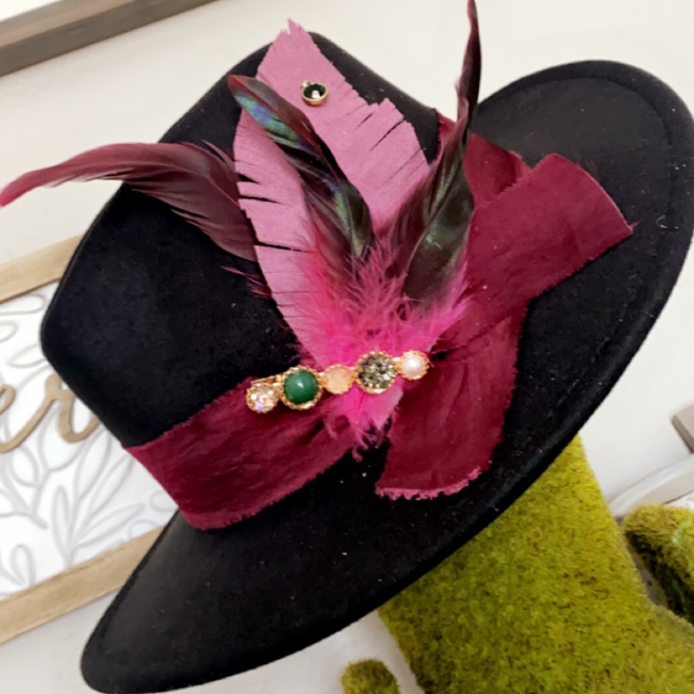 Casual cutie Black hat with rodeo ready hat band